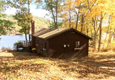 Lakeside Two-Bedroom Vacation Rental Set in the Summer Town of Camden, Maine - Camden, Maine - glamping.directory