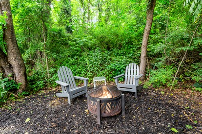 Quaint Secluded Cottage with Private Hot-Tub Incredible for a Weekend Getaway at Hocking Hills in Ohio - Logan, Ohio - glamping.directory
