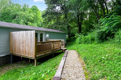 Quaint Secluded Cottage with Private Hot-Tub Incredible for a Weekend Getaway at Hocking Hills in Ohio - glamping.directory