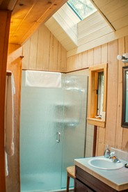 Fabulous Luminous Cottages Fully Equipped Perfect for Couples in Oregon - Idleyld Park, Oregon - glamping.directory