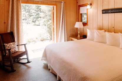 Fabulous Luminous Cottages Fully Equipped Perfect for Couples in Oregon - Idleyld Park, Oregon - glamping.directory