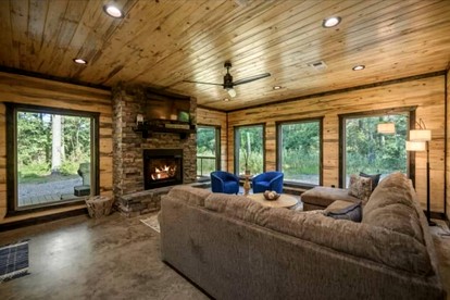 Private Forestview Luxury Cabin with Hot Tub, Foosball Loft & Outdoor Fireplace Near Beavers Bend, Broken Bow, OK - Broken Bow, Oklahoma - glamping.directory