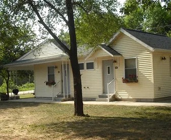 Tranquil Cottage with Picnic Table and Fire Ring in Trempealeau, Wisconsin - glamping.directory