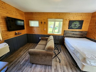 Tranquil Cottage with Picnic Table and Fire Ring in Trempealeau, Wisconsin - Whitehall, Wisconsin - glamping.directory