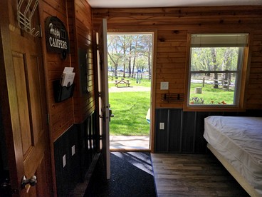 Tranquil Cottage with Picnic Table and Fire Ring in Trempealeau, Wisconsin - Whitehall, Wisconsin - glamping.directory