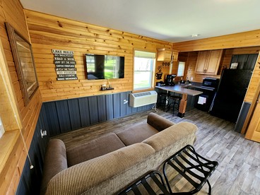Tranquil Cottage with Picnic Table and Fire Ring in Trempealeau, Wisconsin - Whitehall, Wisconsin - glamping.directory