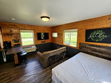 Tranquil Cottage with Picnic Table and Fire Ring in Trempealeau, Wisconsin - Whitehall, Wisconsin - glamping.directory