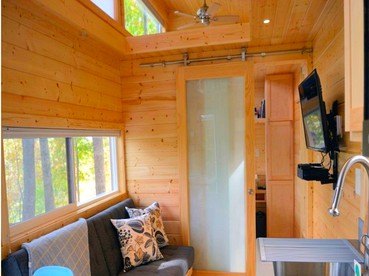 Beautiful Tiny House Getaway with Pool Access near Catskill, New York - South Cairo, New York - glamping.directory