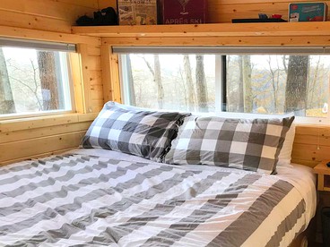 Beautiful Tiny House Getaway with Pool Access near Catskill, New York - South Cairo, New York - glamping.directory