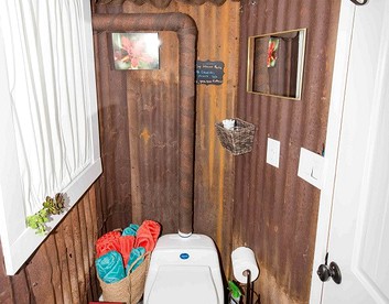 Unique Caravan Rental near Deschutes National Forest, Oregon - Bend, Oregon - glamping.directory