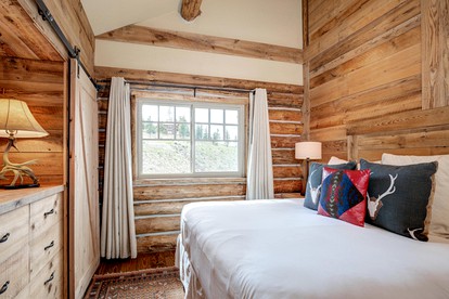 Rustic and Cozy Log Cabin with Ski-in Access, Hot Tub, and Fire Pit in Big Sky, Montana - Big Sky, Montana - glamping.directory