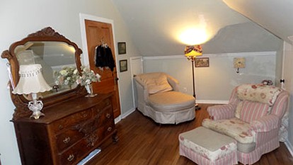 Romantic Room Rental in Lovely Bed and Breakfast near Bellville, Texas - Bellville, Texas - glamping.directory