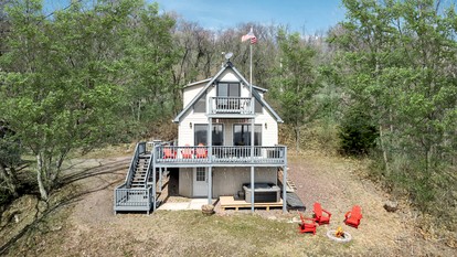Splendid Mountaintop Cabin Retreat near South Branch Potomac River in West Virginia - glamping.directory
