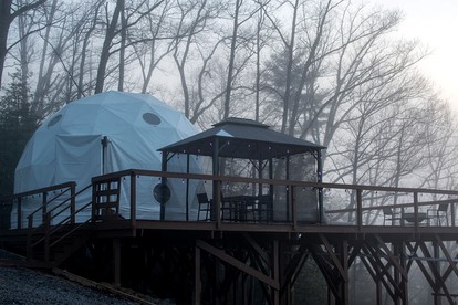 Contrast Cove Dome in Smoky Mountains in Hartford, Tennessee - Hartford, Tennessee - glamping.directory