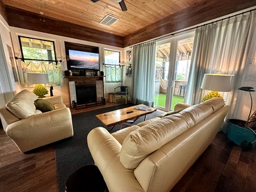 Beautifully-Decorated Soundfront Rental with a Balcony in Kitty Hawk, North Carolina - Kitty Hawk, North Carolina - glamping.directory