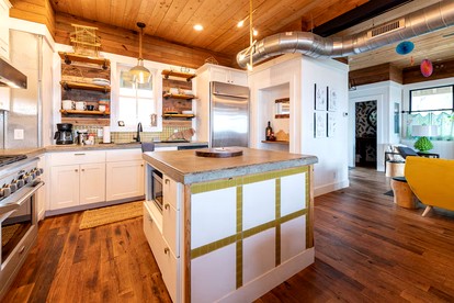 Beautifully-Decorated Soundfront Rental with a Balcony in Kitty Hawk, North Carolina - Kitty Hawk, North Carolina - glamping.directory