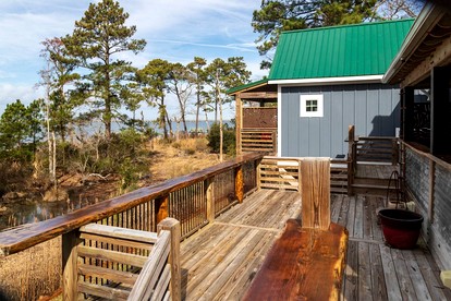 Beautifully-Decorated Soundfront Rental with a Balcony in Kitty Hawk, North Carolina - Kitty Hawk, North Carolina - glamping.directory