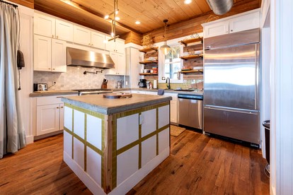 Beautifully-Decorated Soundfront Rental with a Balcony in Kitty Hawk, North Carolina - Kitty Hawk, North Carolina - glamping.directory
