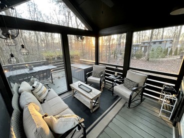 Chic Tiny Cabin with Jacuzzi, Screened Porch and Grill in Tennessee - Tracy City, Tennessee - glamping.directory