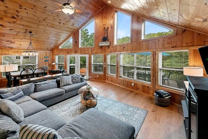 Majestic Waterfront Tennessee Cabin with a Hot Tub at Norris Lake - Speedwell, Tennessee - glamping.directory