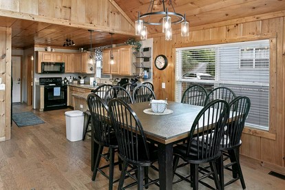 Majestic Waterfront Tennessee Cabin with a Hot Tub at Norris Lake - Speedwell, Tennessee - glamping.directory