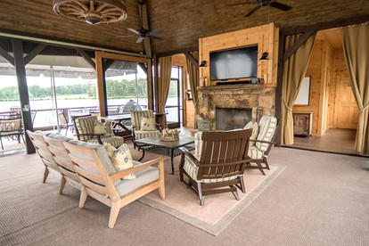 Wonderful Glamping Spot near Columbus, Georgia: Charming 8-Person Cabin in Ellaville - Ellaville, Georgia - glamping.directory