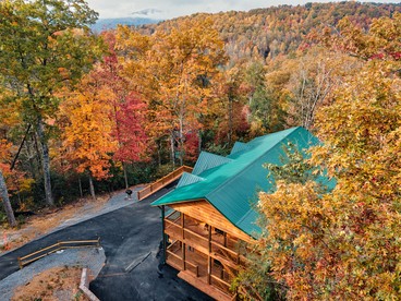 Gorgeous Cabin with Arcade Games, Pool and Endless Entertainment in Tennessee - Gatlinburg, Tennessee - glamping.directory