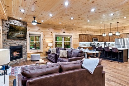 Gorgeous Cabin with Arcade Games, Pool and Endless Entertainment in Tennessee - Gatlinburg, Tennessee - glamping.directory