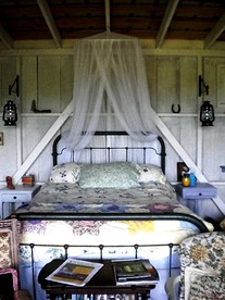 Amazing Tiny House Rental for Unique Romantic Getaways in Tennessee - Grandview, Tennessee - glamping.directory