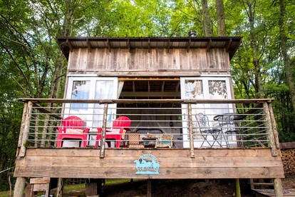 Amazing Tiny House Rental for Unique Romantic Getaways in Tennessee - Grandview, Tennessee - glamping.directory
