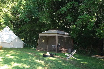 Lovely Eureka Springs Accommodation on the River - Eureka Springs, Arkansas - glamping.directory
