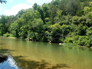 Lovely Eureka Springs Accommodation on the River - Eureka Springs, Arkansas - glamping.directory