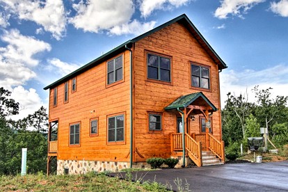 Spacious Rental with Amazing Views of the Smokies and Games Room in Gatlinburg, Tennessee - glamping.directory