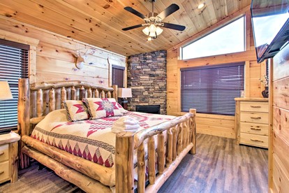 Spacious Rental with Amazing Views of the Smokies and Games Room in Gatlinburg, Tennessee - Gatlinburg, Tennessee - glamping.directory