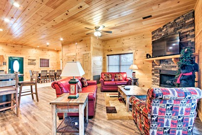 Spacious Rental with Amazing Views of the Smokies and Games Room in Gatlinburg, Tennessee - Gatlinburg, Tennessee - glamping.directory
