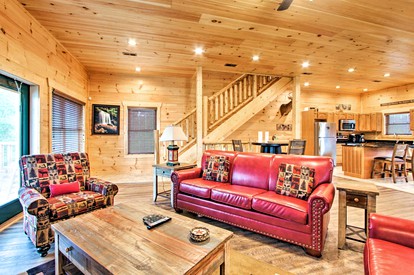 Spacious Rental with Amazing Views of the Smokies and Games Room in Gatlinburg, Tennessee - Gatlinburg, Tennessee - glamping.directory
