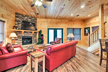 Spacious Rental with Amazing Views of the Smokies and Games Room in Gatlinburg, Tennessee - Gatlinburg, Tennessee - glamping.directory