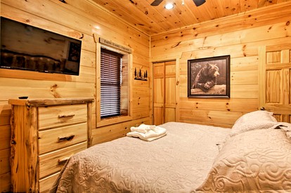 Spacious Rental with Amazing Views of the Smokies and Games Room in Gatlinburg, Tennessee - Gatlinburg, Tennessee - glamping.directory
