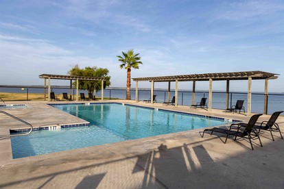 Cozy Lakeside Safari Tent on a Fantastic Resort for an Unforgettable Family Glamping Adventure in Onalaska, Texas - Onalaska, Texas - glamping.directory