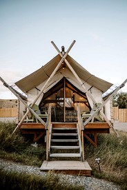 Stunning Safari Tent for Two near Yellowstone for a Memorable Glamping Escape in Emigrant, Montana - Emigrant, Montana - glamping.directory