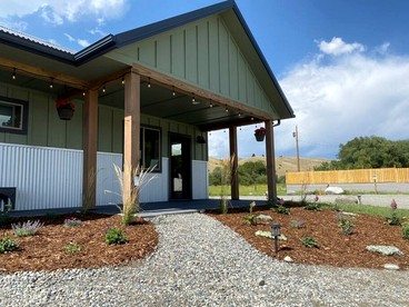 Stunning Safari Tent for Two near Yellowstone for a Memorable Glamping Escape in Emigrant, Montana - Emigrant, Montana - glamping.directory