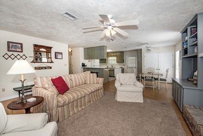 Cabin Getaway: Pet-Friendly Oasis on the Ochlockonee River Bend, Ideal for Fishing and Swimming - Wakulla County, Florida - glamping.directory