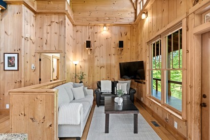 Incredible Riverfront Cabin Surrounded by Trees for an Unforgettable Escape in Nature in Blue Ridge, Georgia - Blue Ridge, Georgia - glamping.directory