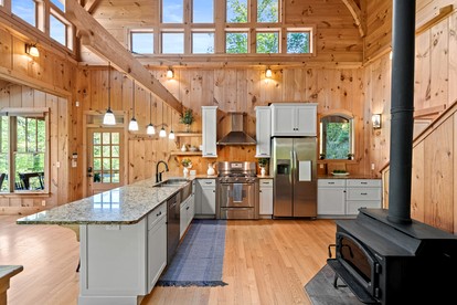 Incredible Riverfront Cabin Surrounded by Trees for an Unforgettable Escape in Nature in Blue Ridge, Georgia - Blue Ridge, Georgia - glamping.directory