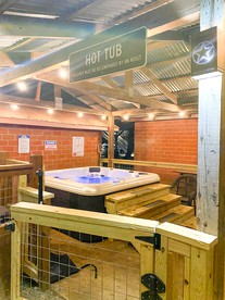 Creekside Cabin with a Hot Tub for a Texas Glamping Holiday in Geronimo - Geronimo, Texas - glamping.directory