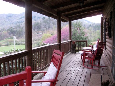 Secluded Pet-Friendly Log Cabin near Asheville, North Carolina - Cullowhee, North Carolina - glamping.directory