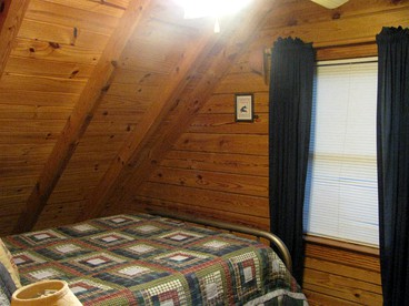 Secluded Pet-Friendly Log Cabin near Asheville, North Carolina - Cullowhee, North Carolina - glamping.directory