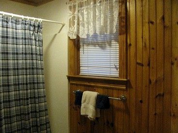 Secluded Pet-Friendly Log Cabin near Asheville, North Carolina - Cullowhee, North Carolina - glamping.directory