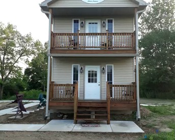 Countryside Tiny House Rental for Weekend Getaway near Springfield, Illinois - glamping.directory