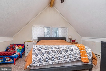 Lofted Quaint Cabin with BBQ and Mountain Views in West Virginia - Gerrardstown, West Virginia - glamping.directory